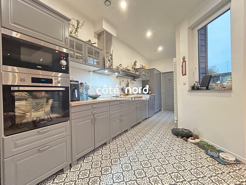 Maison - 216 m² - 10 pièces