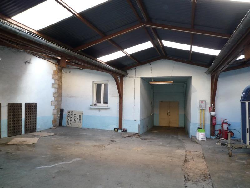 Propriété - 1 200 m² - 50 pièces