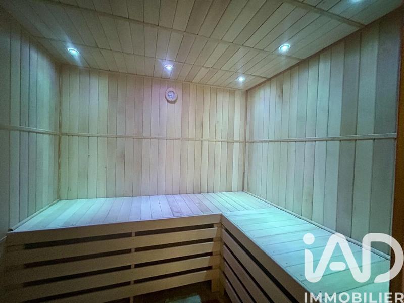 Maison - 242 m² - 7 pièces