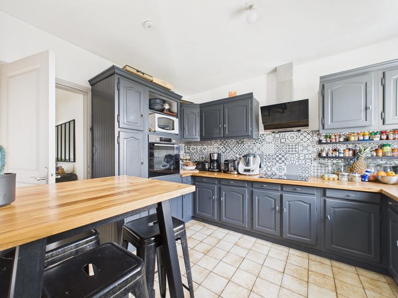 Maison traditionnelle - 148 m² - 7 pièces