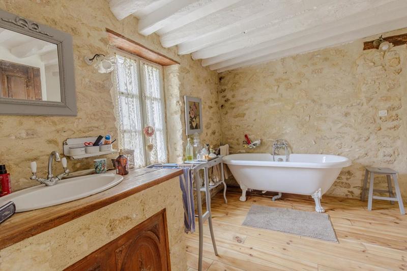 Maison - 241 m² - 7 pièces