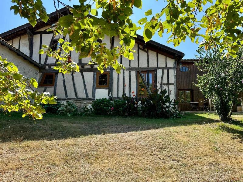 Maison - 260 m² - 8 pièces