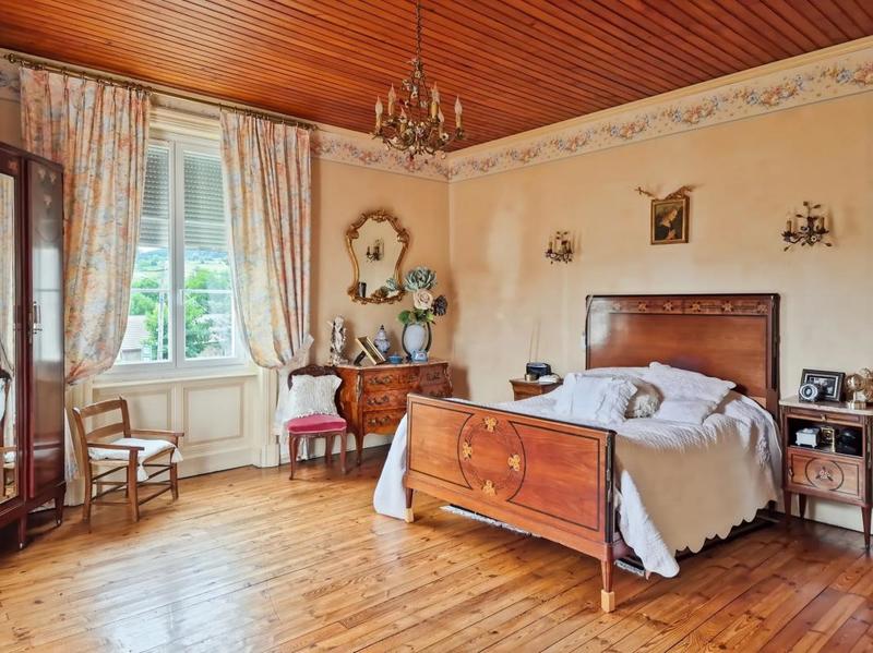 Maison - 226 m² - 9 pièces