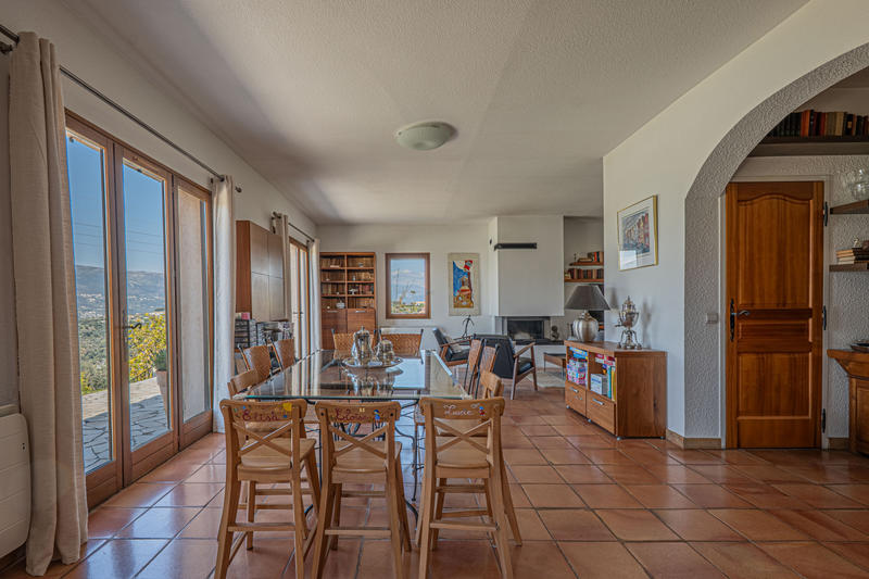 Maison - 180 m² - 8 pièces