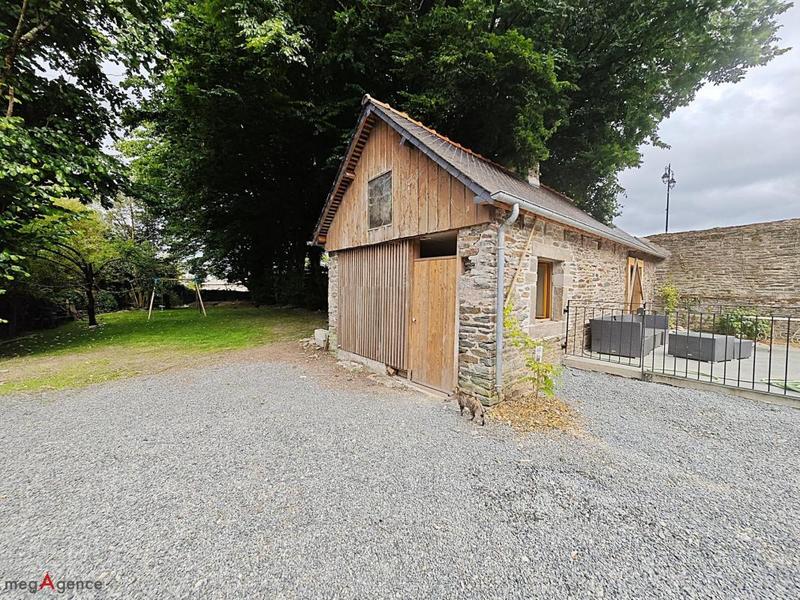 Maison - 225 m² - 9 pièces