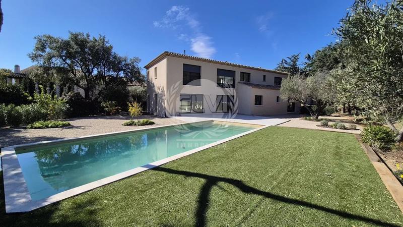 Villa - 250 m² - 5 pièces