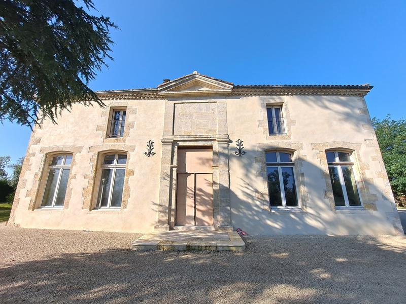 Maison - 185 m² - 15 pièces
