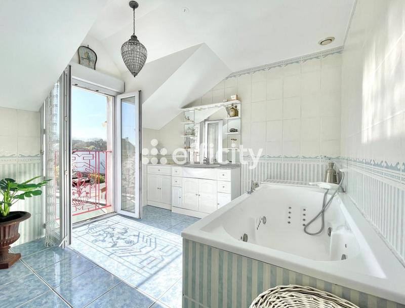 Maison - 175 m² - 8 pièces