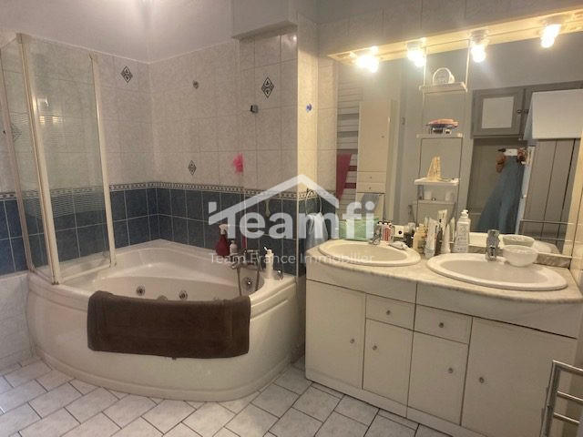 Maison - 161 m² - 5 pièces