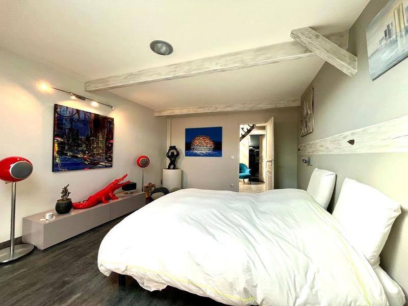 Maison - 407 m² - 9 pièces