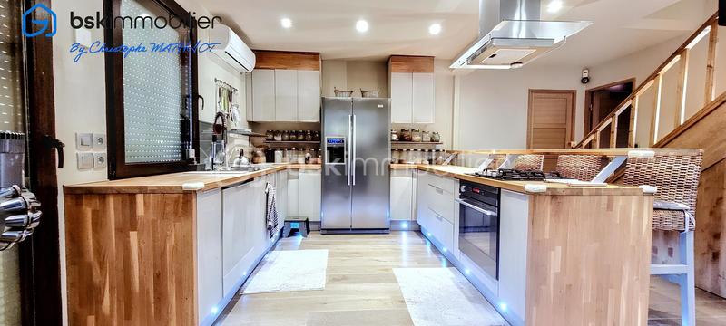 Propriété - 288 m² - 12 pièces