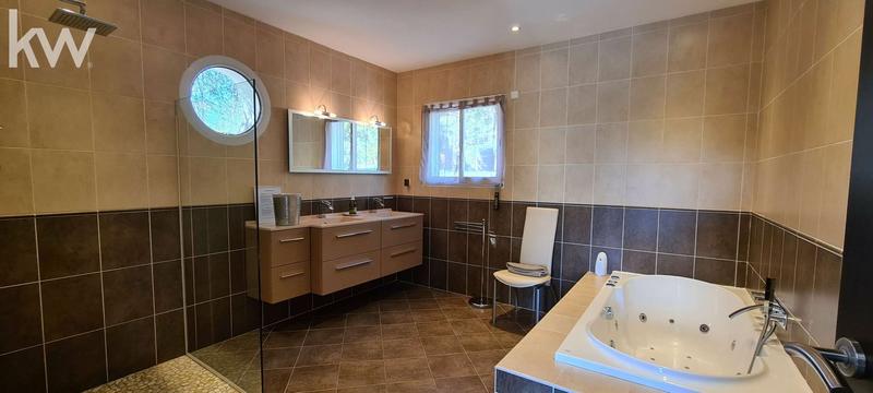 Maison d'architecte - 221 m² - 9 pièces