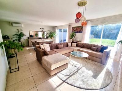 Maison - 110 m² - 4 pièces