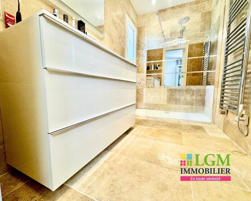 Villa - 206 m² - 6 pièces