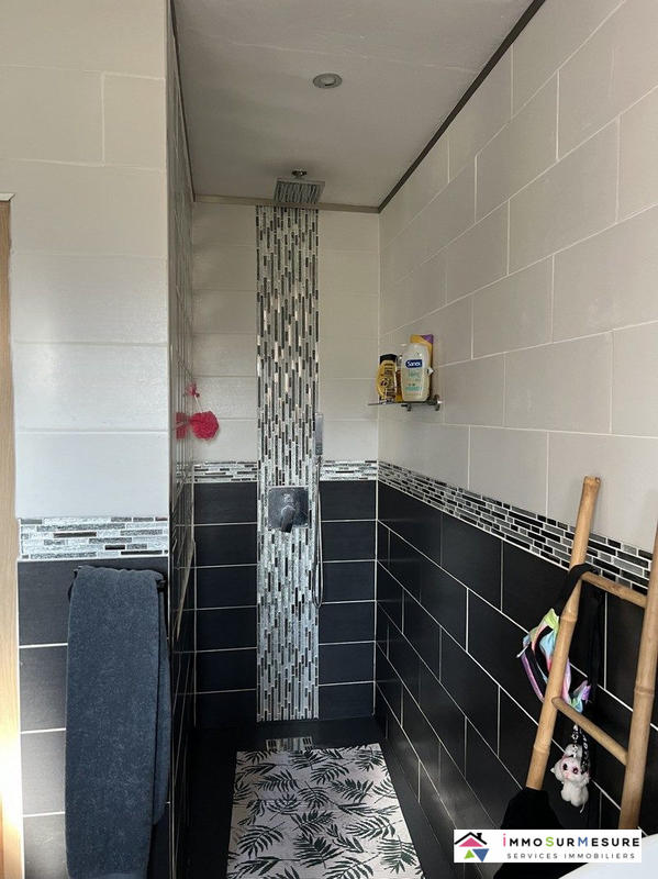 Maison - 228 m² - 9 pièces