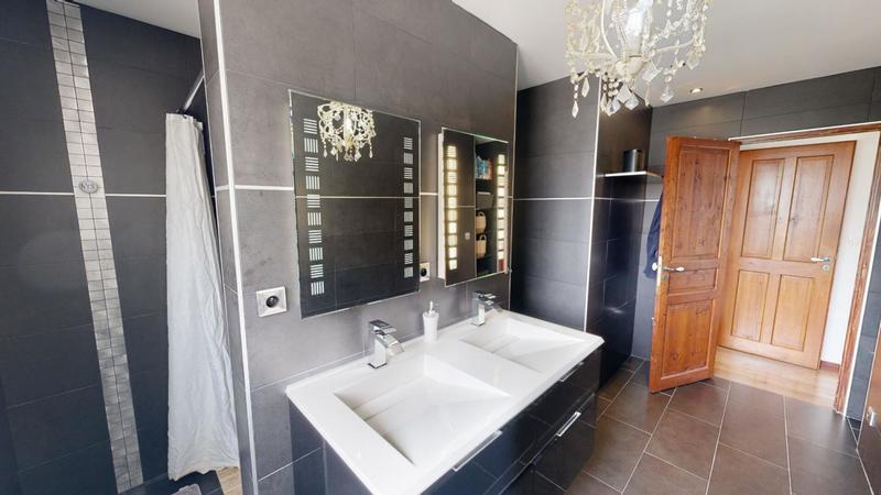 Maison - 305 m² - 5 pièces