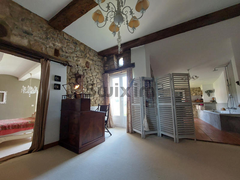 Propriété - 220 m² - 8 pièces