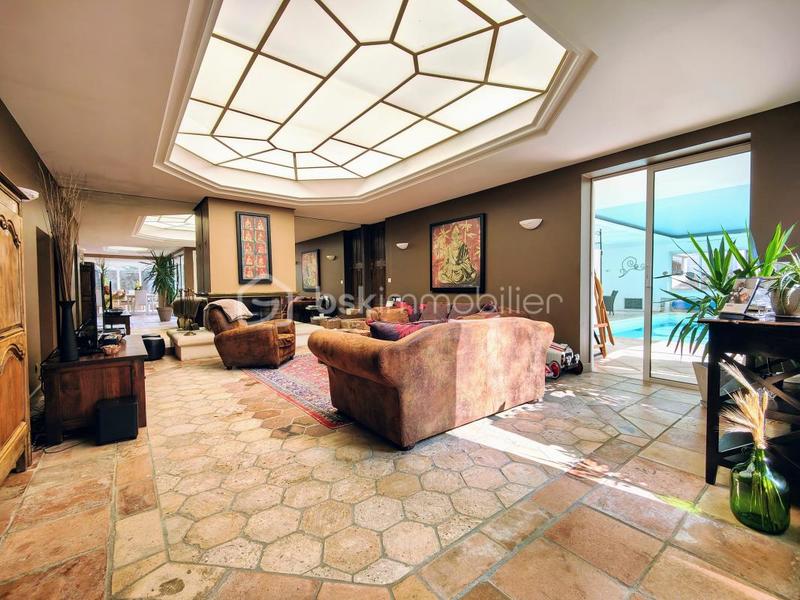 Maison - 390 m² - 15 pièces