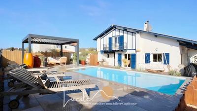 Maison - 162 m² - 9 pièces