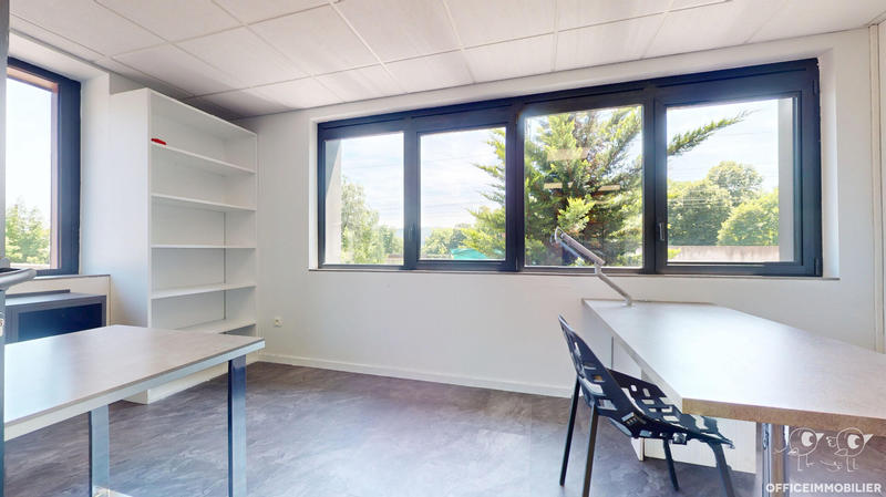 Local commercial - 200 m² - 6 pièces