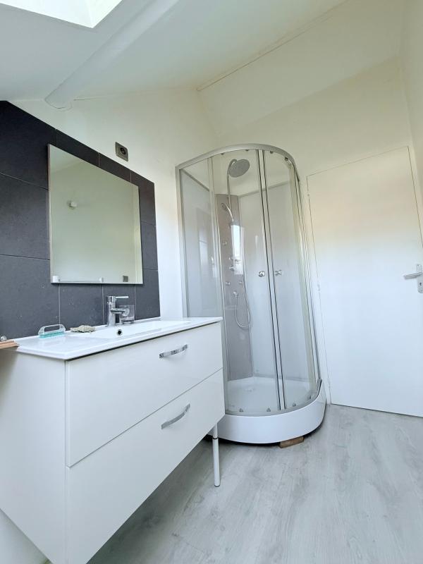 Maison - 250 m² - 6 pièces