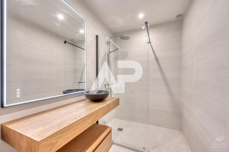 Maison - 337 m² - 8 pièces