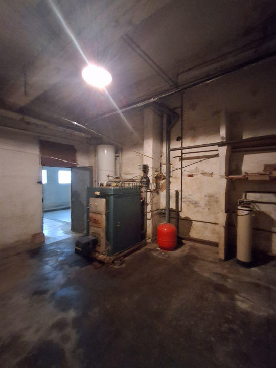 Maison - 950 m² - 42 pièces