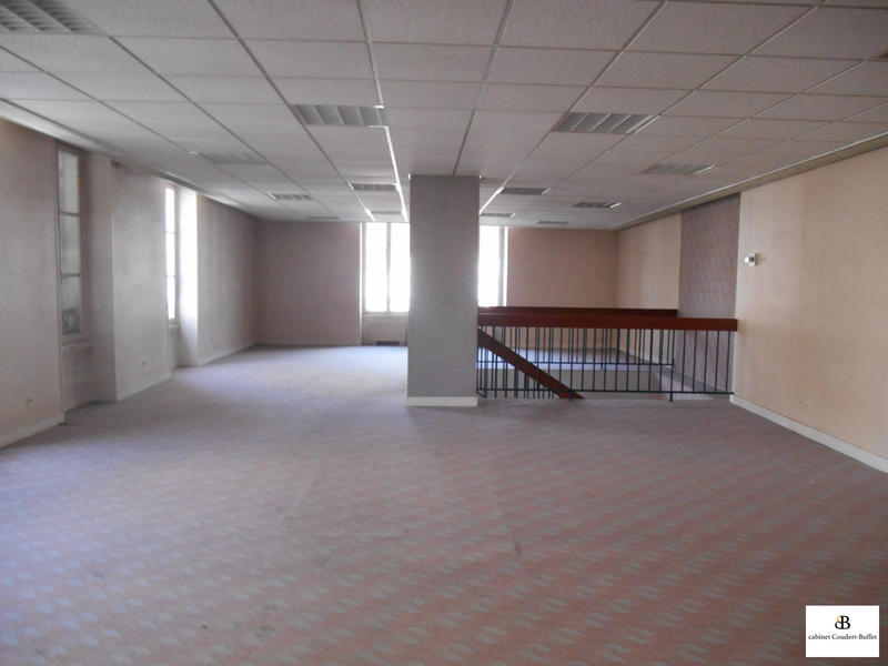 Local commercial - 243 m²