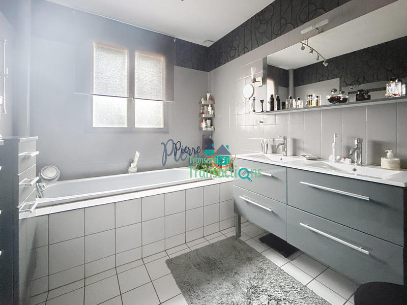 Maison - 104 m² - 5 pièces