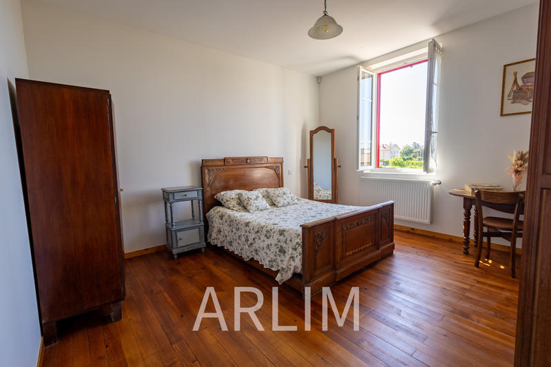 Maison - 182 m² - 8 pièces