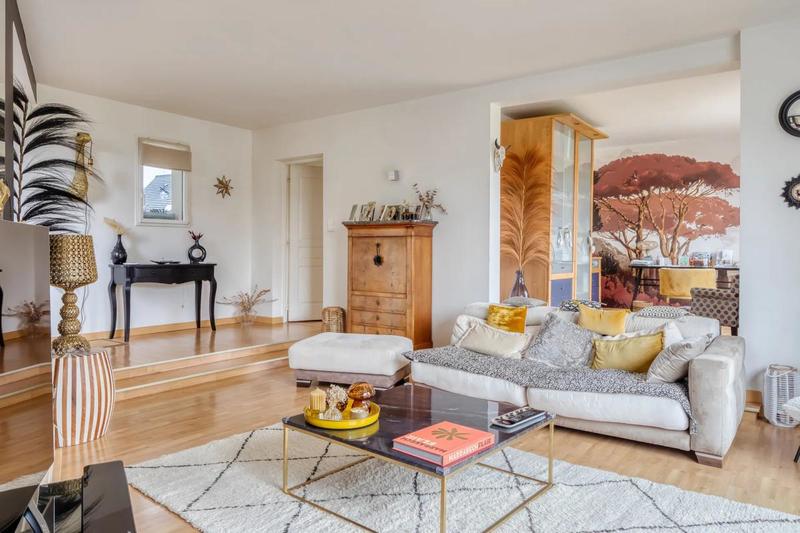 Maison - 235 m² - 7 pièces