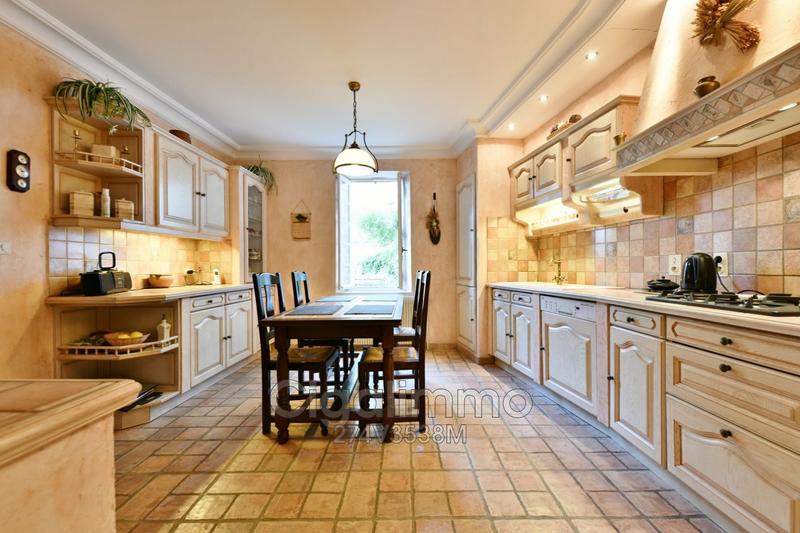 Maison en pierre - 235 m² - 9 pièces