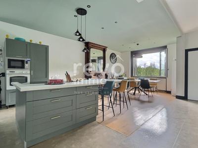 Maison - 203 m² - 7 pièces