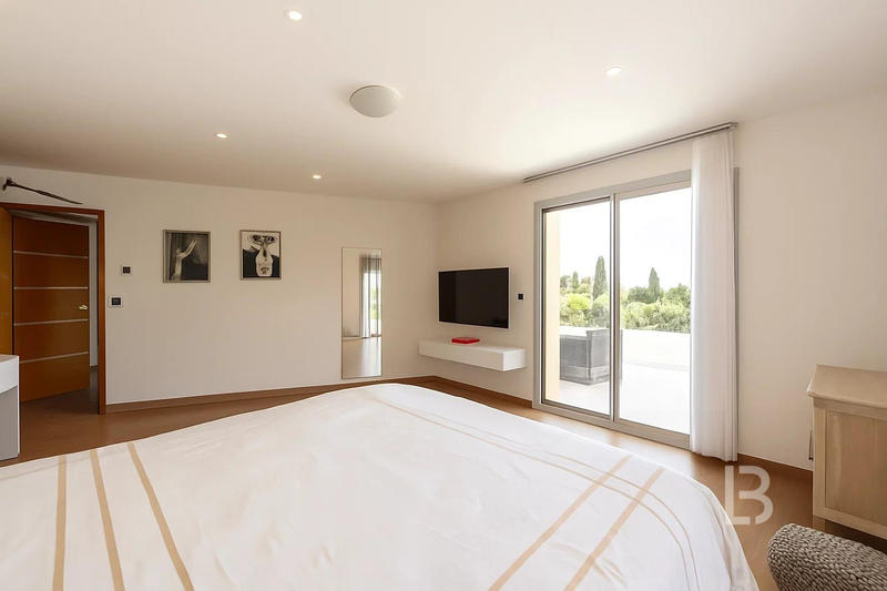 Maison - 202 m² - 5 pièces