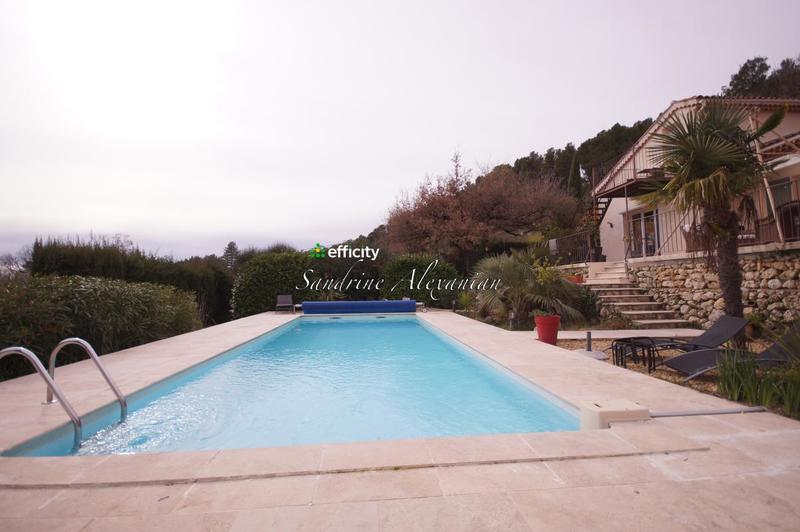 Maison - 200 m² - 6 pièces