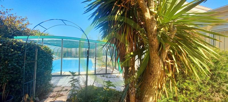 Maison - 260 m² - 8 pièces