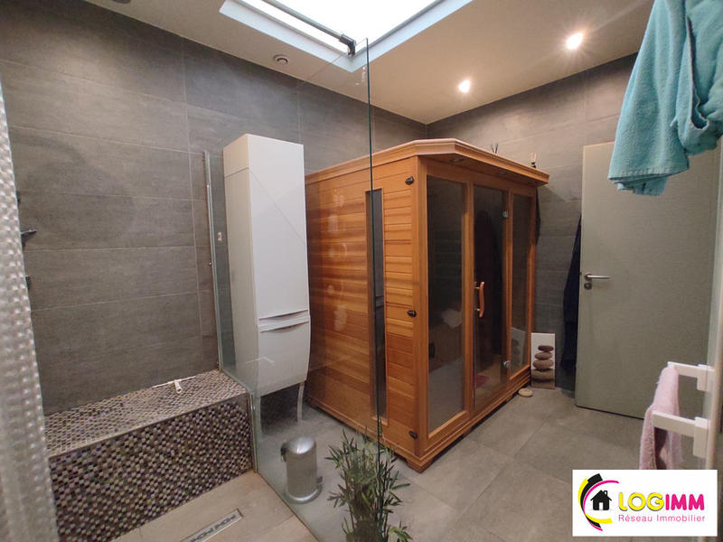 Maison - 205 m² - 7 pièces