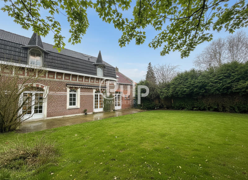 Maison - 202 m² - 6 pièces