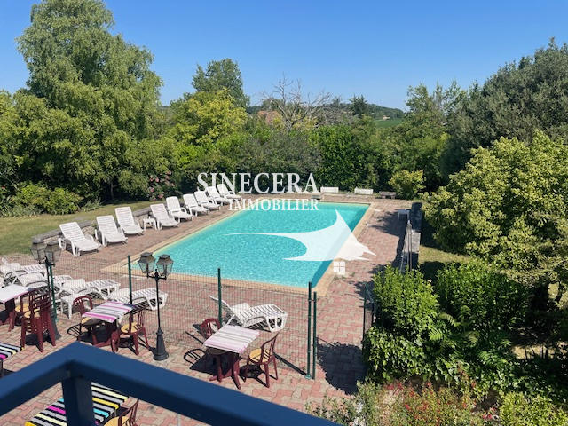 Maison - 725 m² - 6 pièces