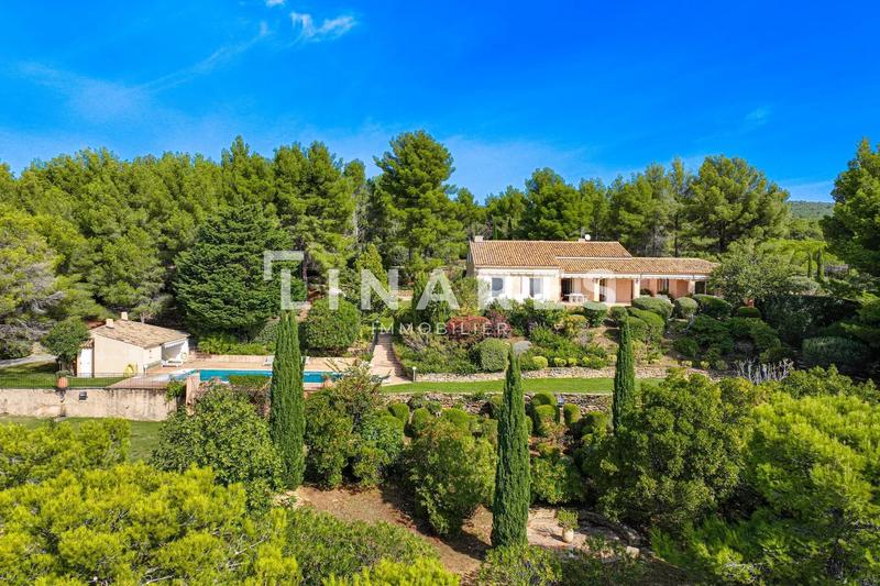 Villa - 410 m² - 9 pièces