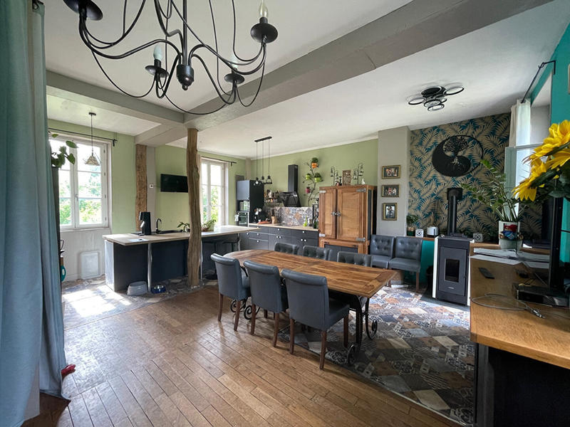 Maison - 230 m² - 8 pièces