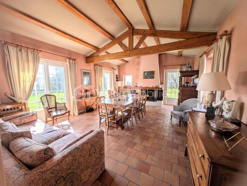 Demeure - 205 m² - 7 pièces