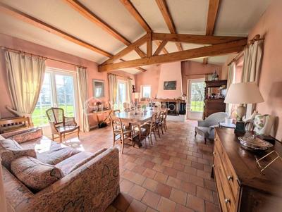 Demeure - 205 m² - 7 pièces