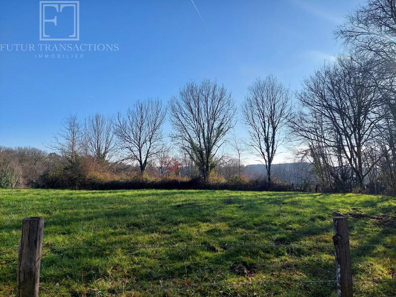 Terrain constructible - 1 600 m²