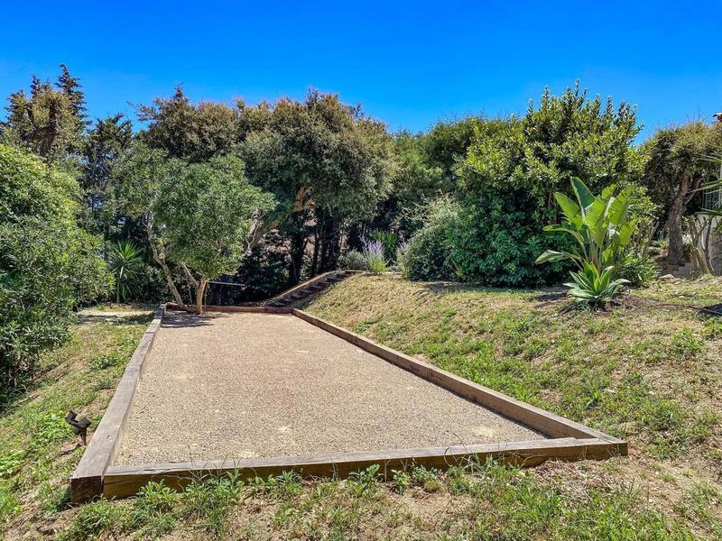 Maison - 220 m² - 6 pièces