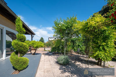 Maison - 202 m² - 9 pièces