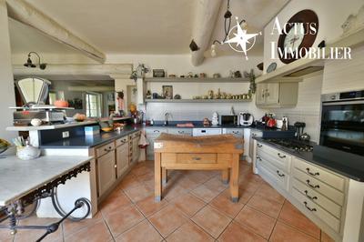 Maison - 450 m² - 12 pièces