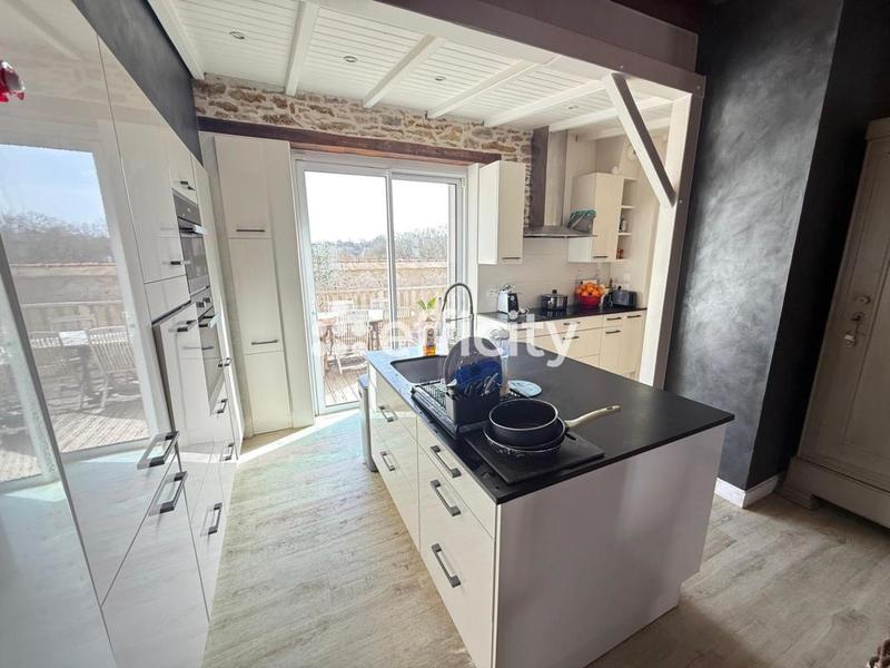 Maison - 193 m² - 9 pièces