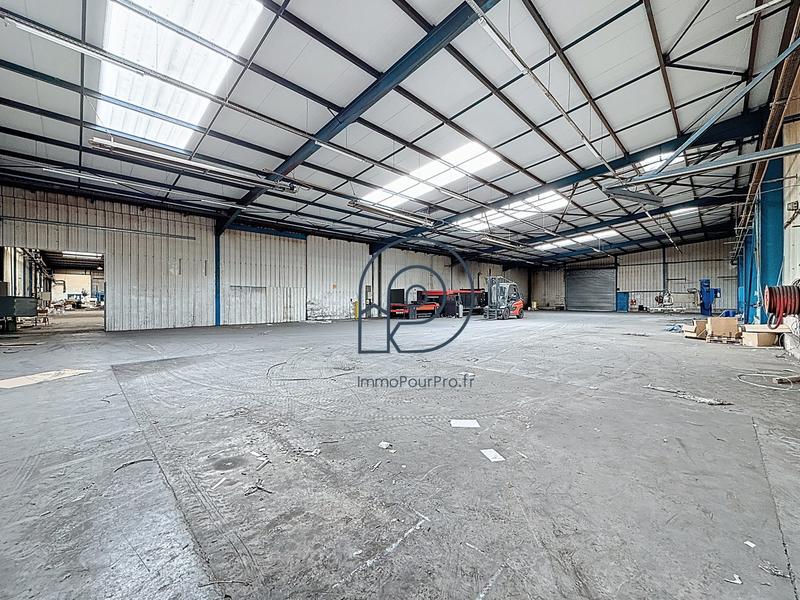 Entrepôt - 3 869 m²