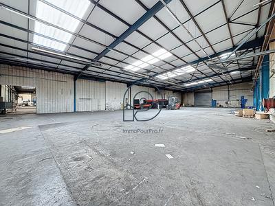 Entrepôt - 3 869 m²